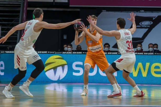 还突显了他 还突显了他