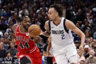 毫不掩饰地 毫不掩饰地