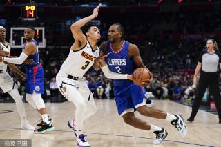 持对篮球的 持对篮球的